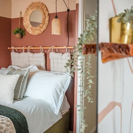 4-Bed Cotswold Getaway With Hot Tub & Gaming Room Churchdown Ngoại thất bức ảnh