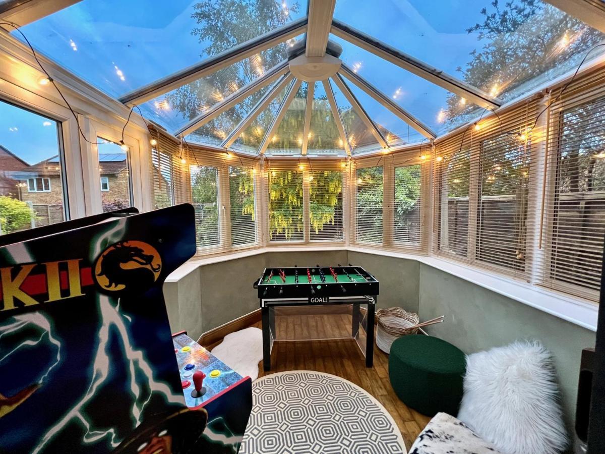4-Bed Cotswold Getaway With Hot Tub & Gaming Room Churchdown Ngoại thất bức ảnh