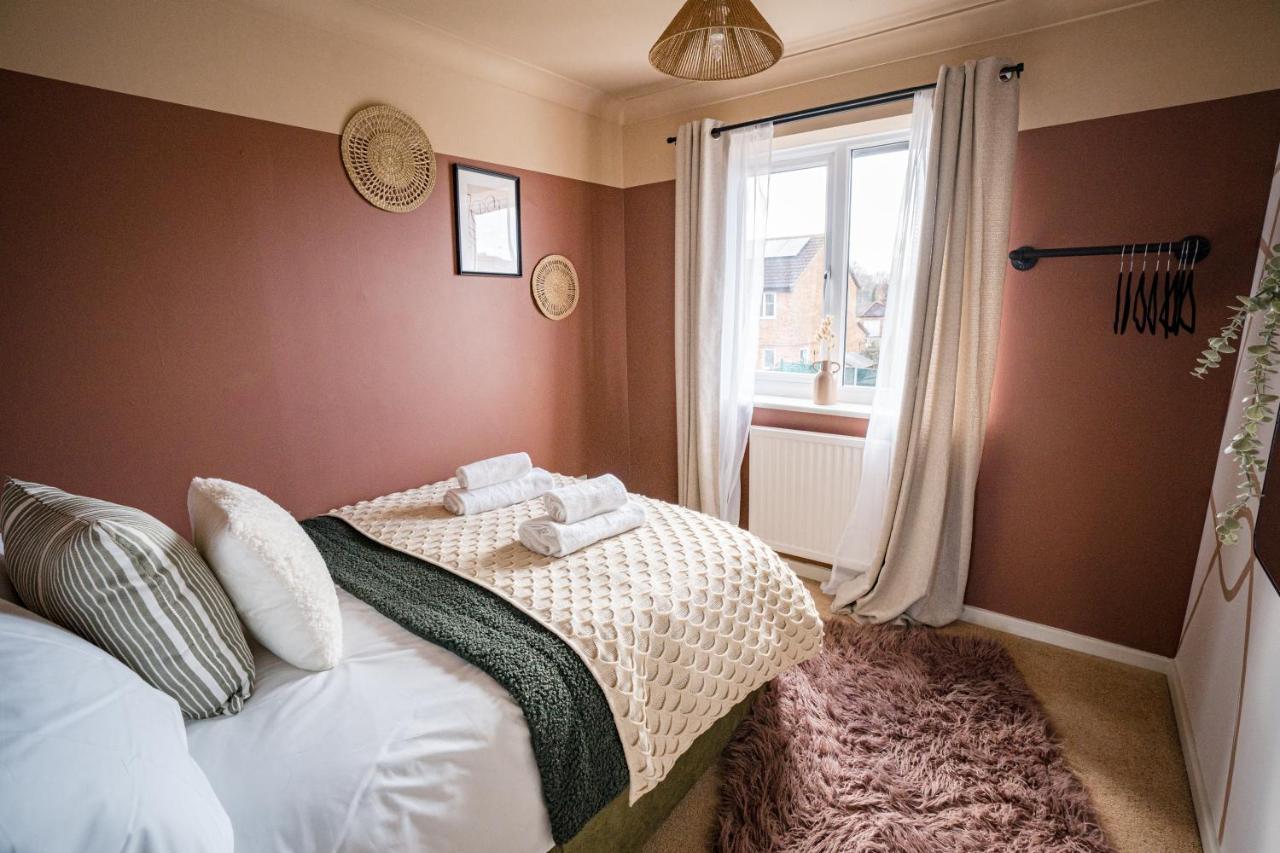 4-Bed Cotswold Getaway With Hot Tub & Gaming Room Churchdown Ngoại thất bức ảnh