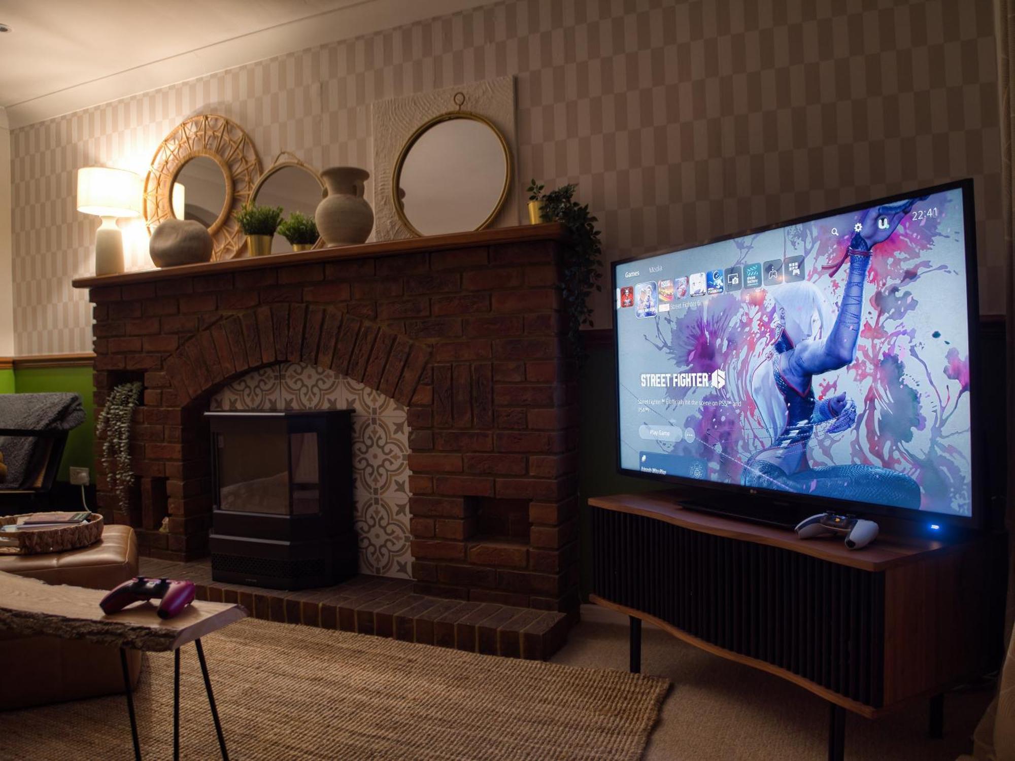 4-Bed Cotswold Getaway With Hot Tub & Gaming Room Churchdown Ngoại thất bức ảnh